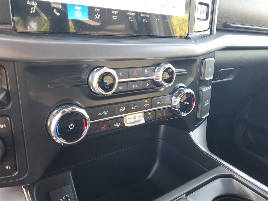 2025 Ford F-150 XLT photo 18