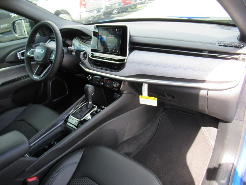 2025 Jeep Compass Latitude photo 11