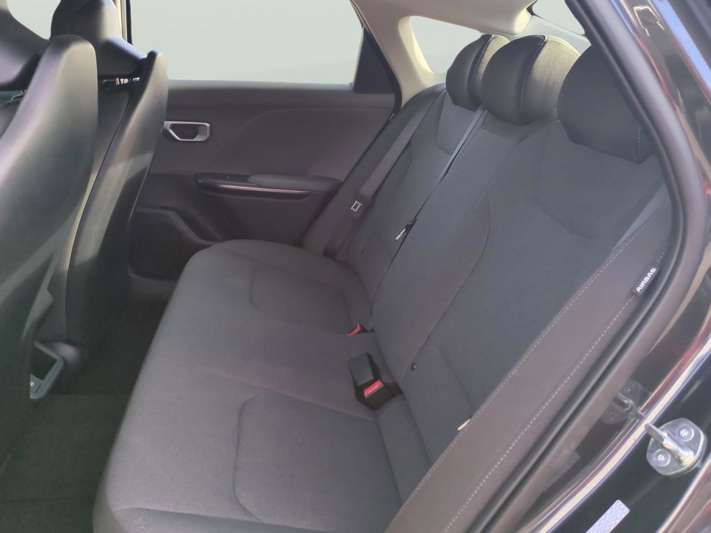 2025 Kia K4 LX photo 13