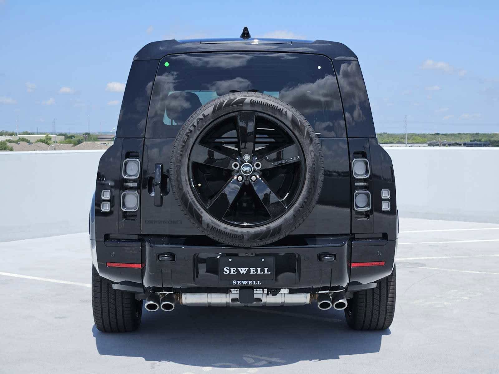 2025 Land Rover Defender 130 V8 photo 6