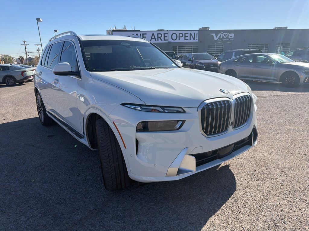 2024 BMW X7 40i's photo