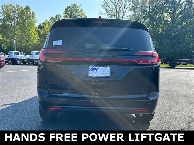 2026 Chrysler Pacifica Limited photo 5