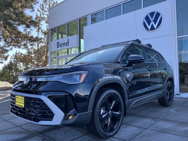 2025 Volkswagen Taos SEL photo 3