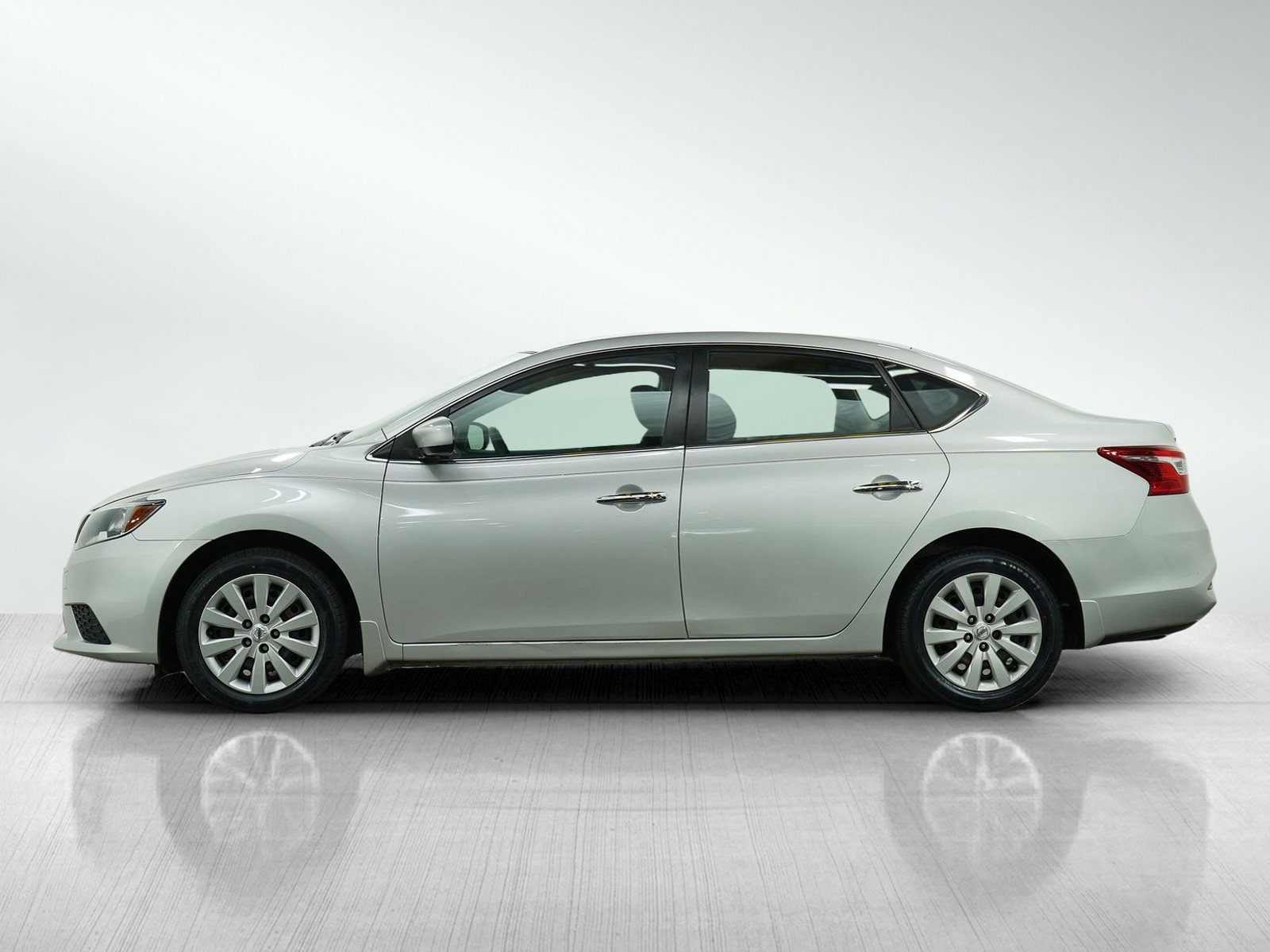 Used 2017 Nissan Sentra SV with VIN 3N1AB7AP8HL698930 for sale in Burnsville, Minnesota