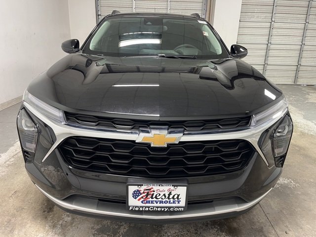 2025 Chevrolet Trax LT photo 8
