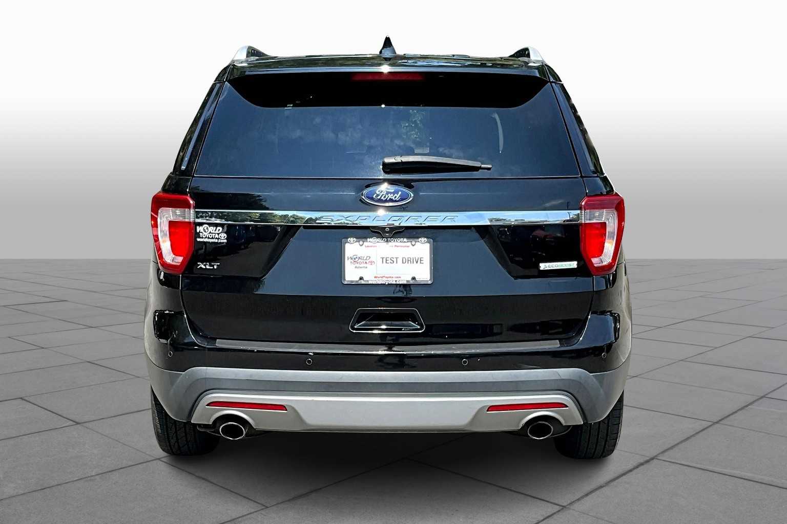 2017 Ford Explorer XLT photo 4