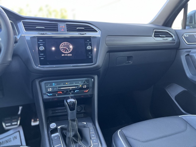 2024 Volkswagen Tiguan SEL R-Line Black photo 6