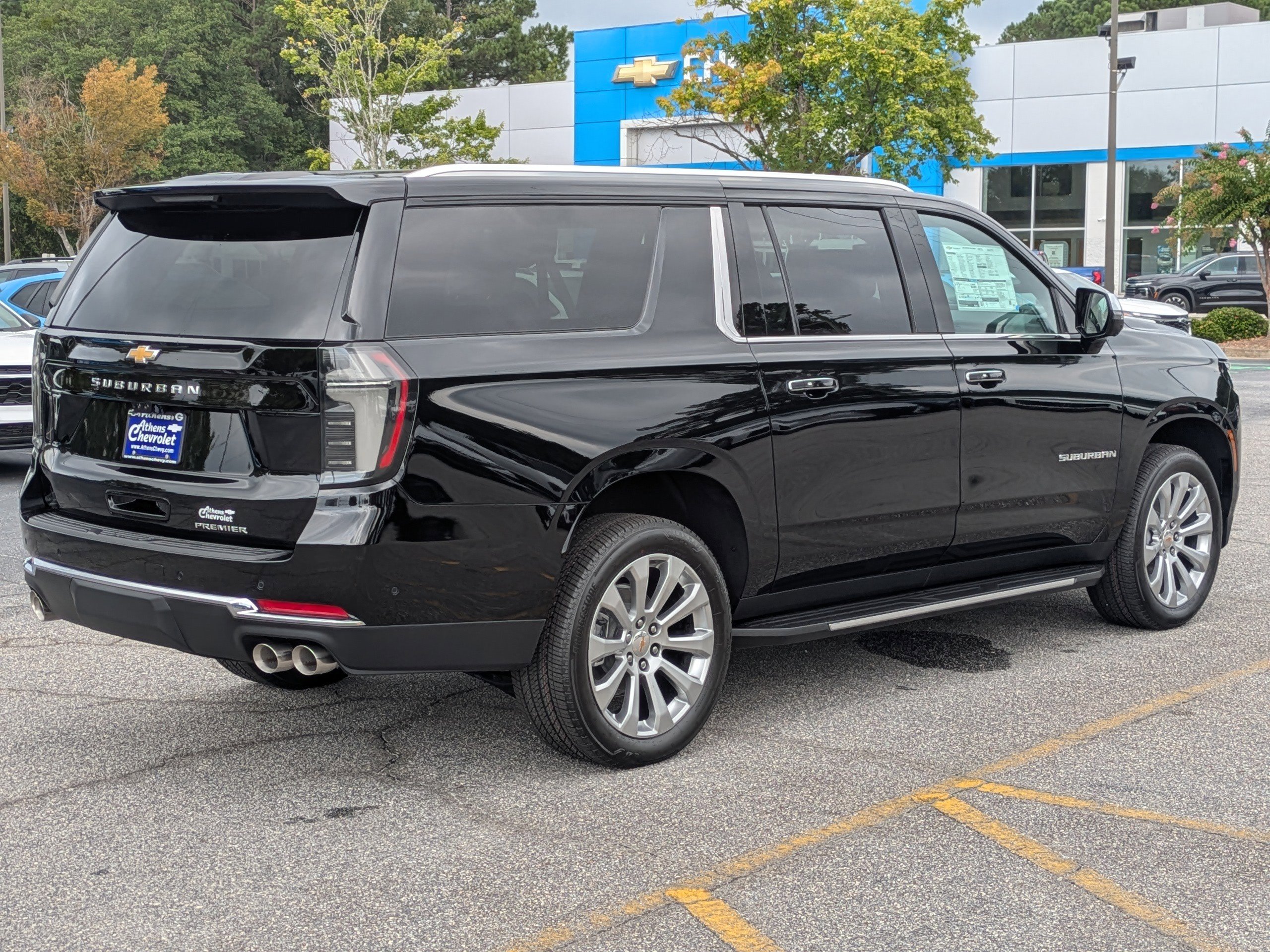 2025 Chevrolet Suburban Premier photo 2