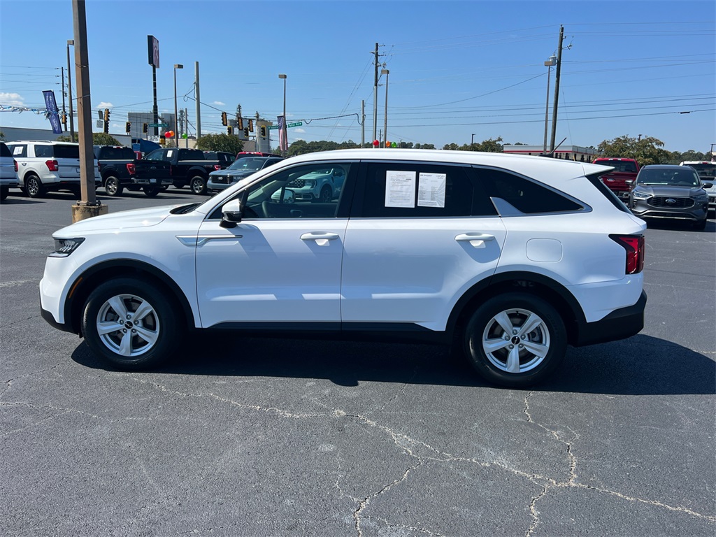 2022 Kia Sorento LX photo 4