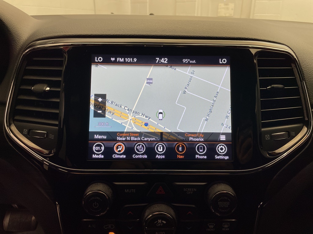2019 Jeep Grand Cherokee Altitude photo 11