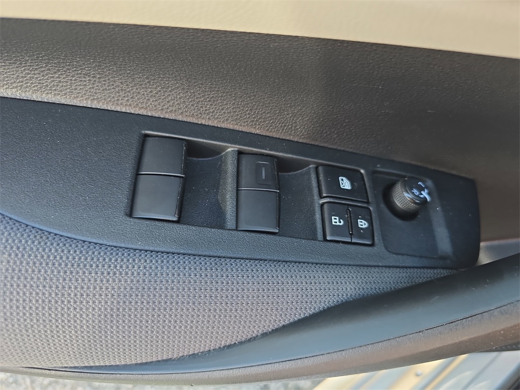2022 Toyota Corolla LE photo 27