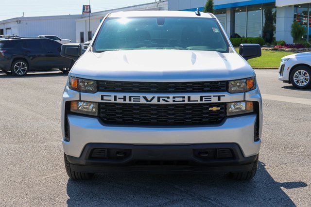 Used 2021 Silver Ice Metallic Chevrolet Custom image 2