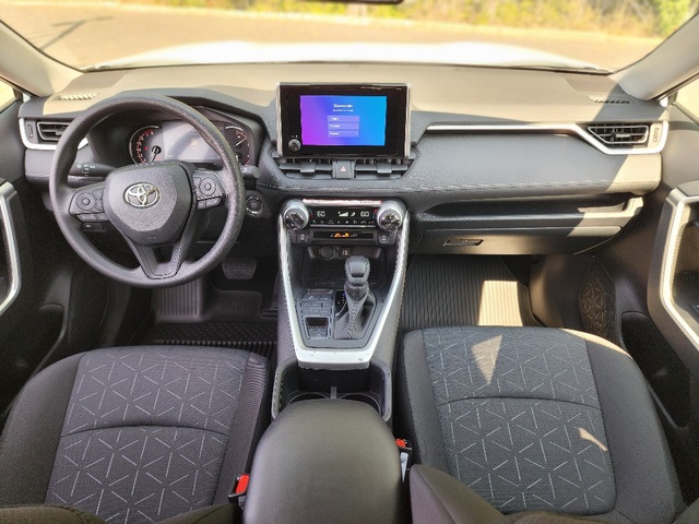 2025 Toyota RAV4 XLE photo 11