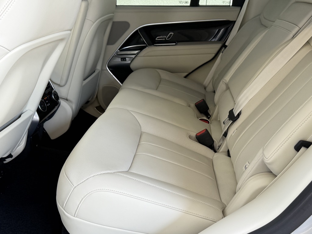 2025 Land Rover Range Rover SE photo 21