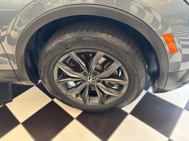 2022 Volkswagen Tiguan SE photo 2