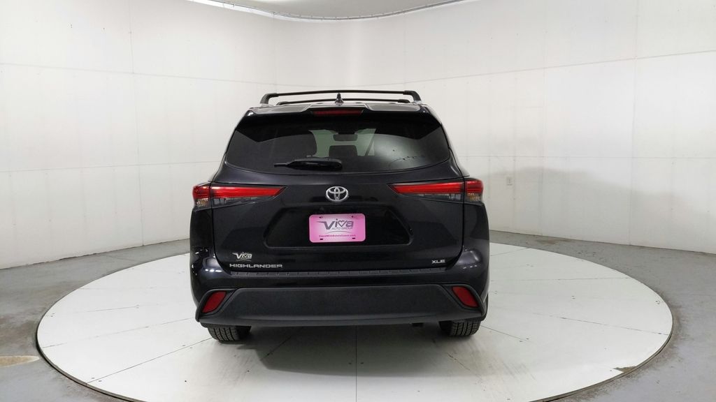 2023 Toyota Highlander L photo 4