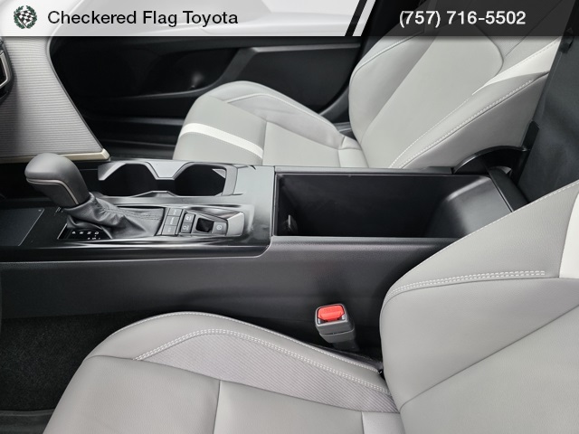 2025 Toyota Camry SE photo 32