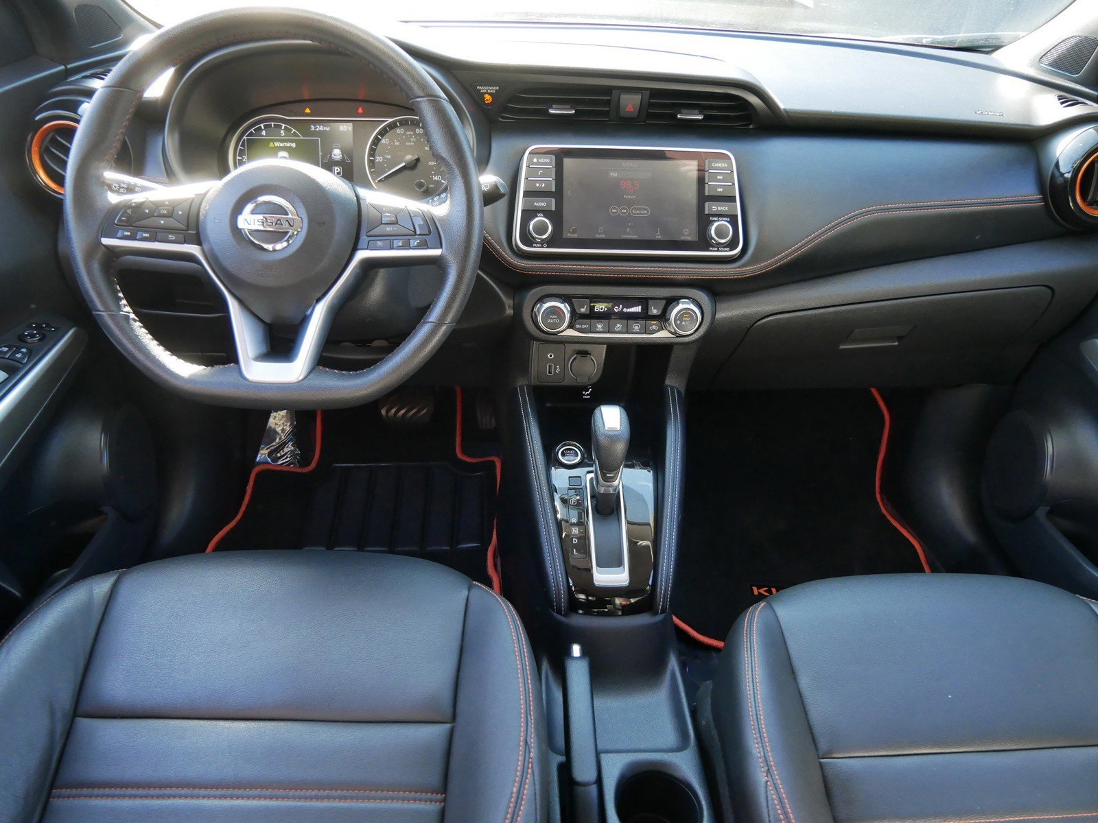 2019 Nissan Kicks SR photo 11
