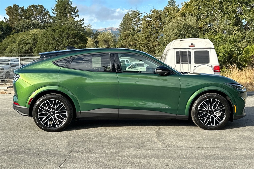 2025 Ford Mustang Mach-E Premium photo 3