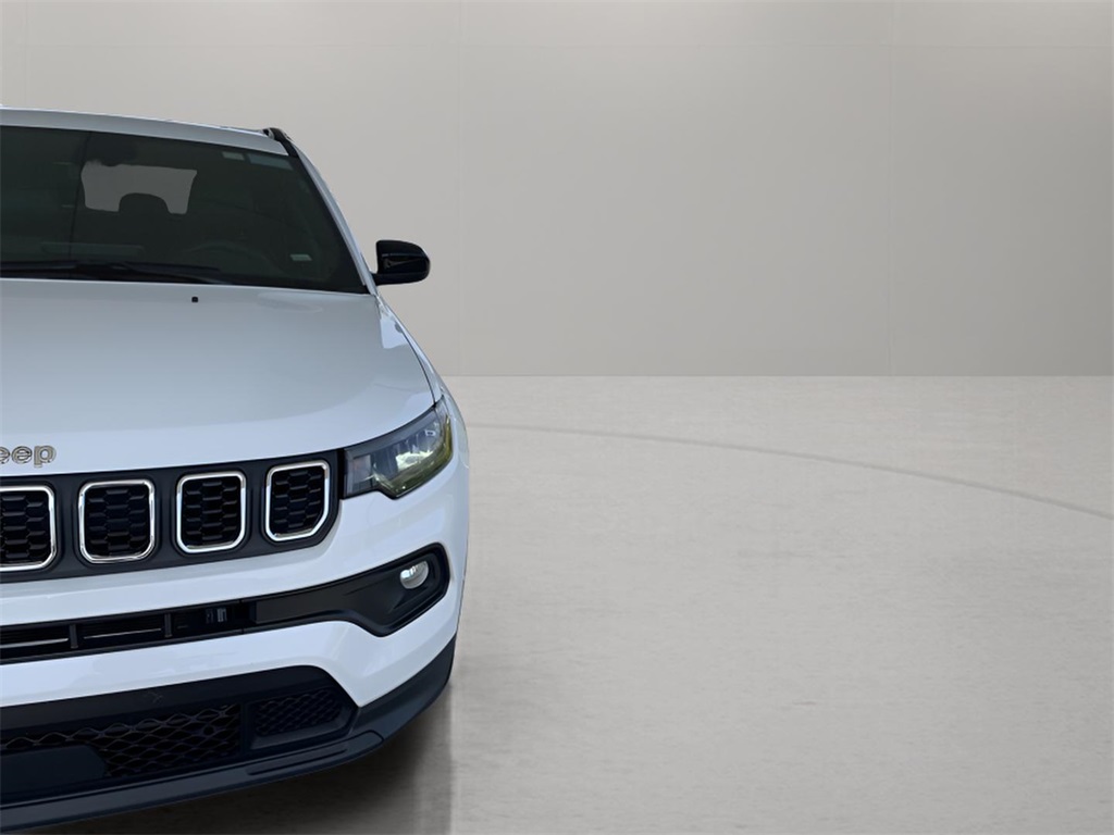 2024 Jeep Compass Latitude photo 3