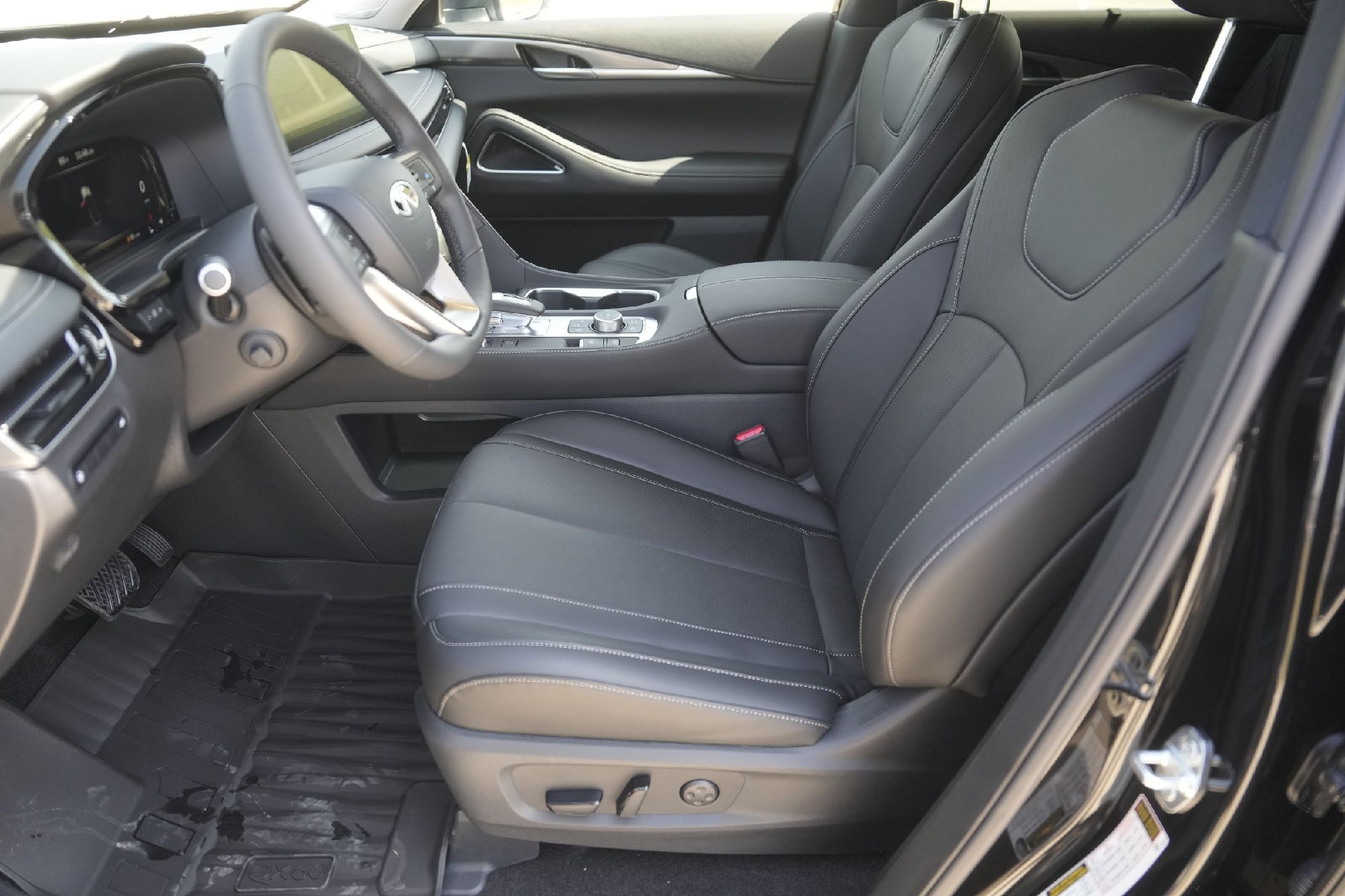 2026 Infiniti QX60 Luxe photo 7