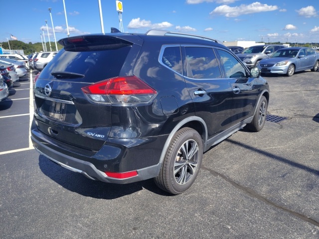 2019 Nissan Rogue SV photo 3