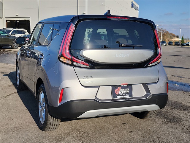 2025 Kia Soul LX photo 2