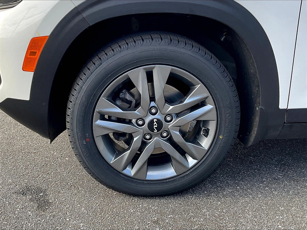 2023 Kia Seltos LX photo 5