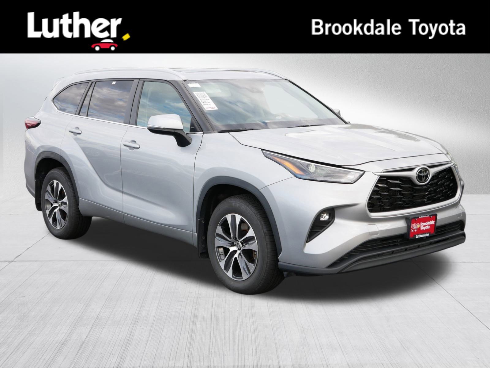 2024 Toyota Highlander XLE's photo