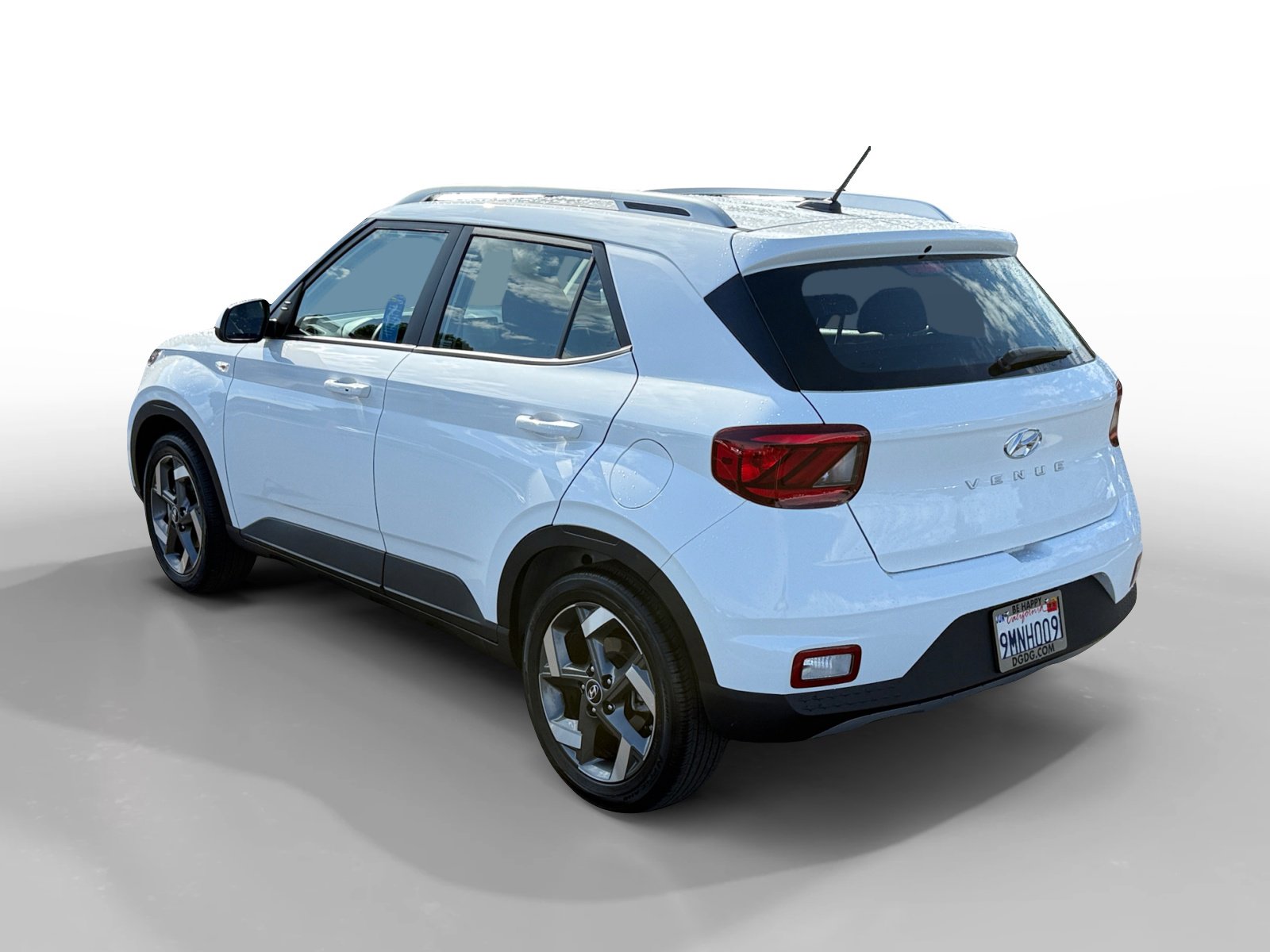 2024 Hyundai Venue SEL photo 2
