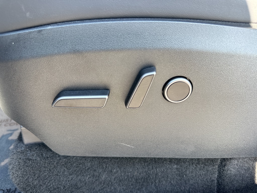 2024 Tesla Model Y Long Range photo 10