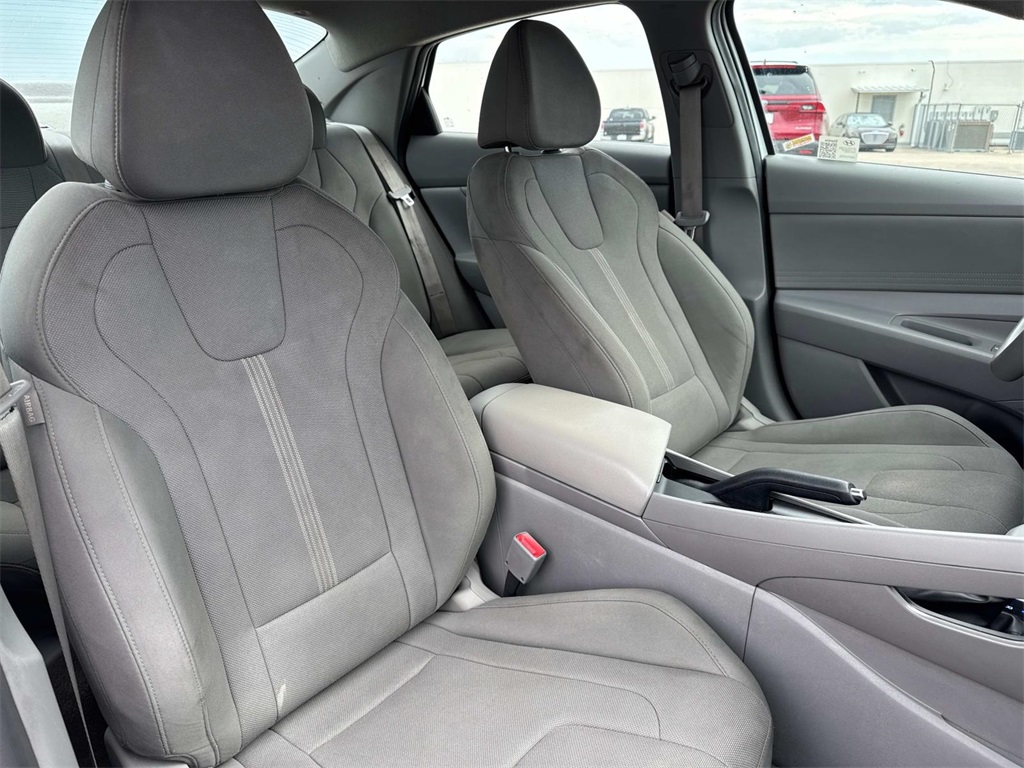 2024 Hyundai Elantra SE photo 7