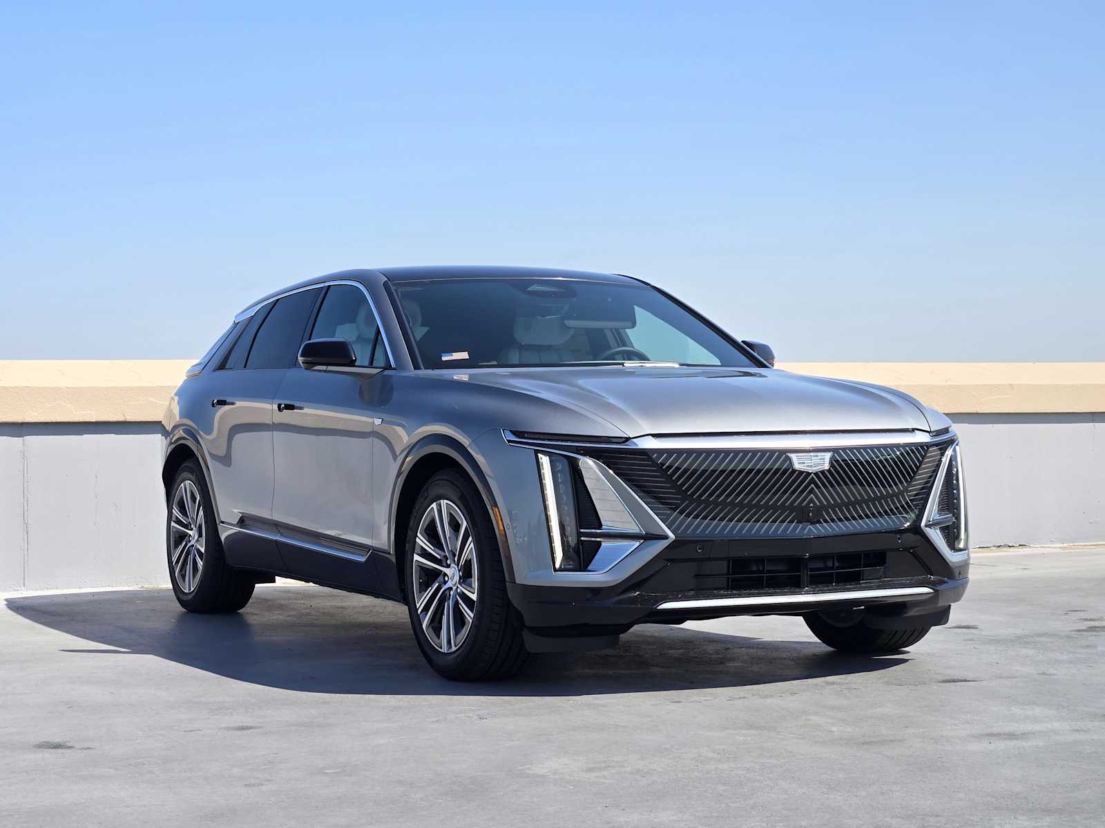 2025 Cadillac Lyriq Luxury photo 2