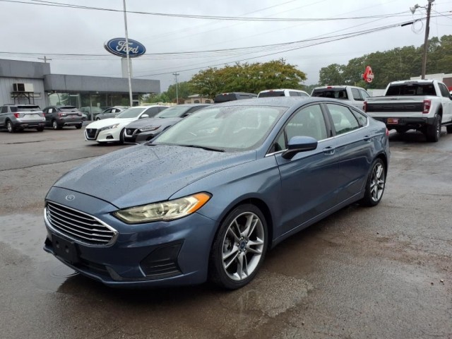 2019 Ford Fusion SE's photo