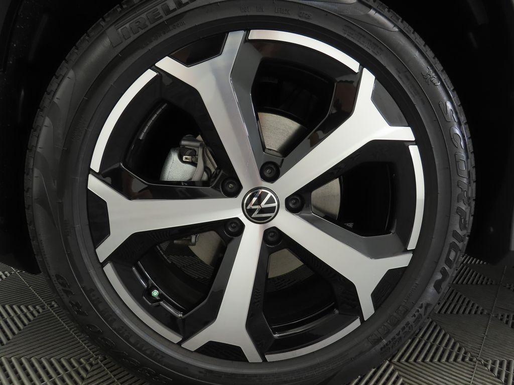 2025 Volkswagen Tiguan SE photo 30
