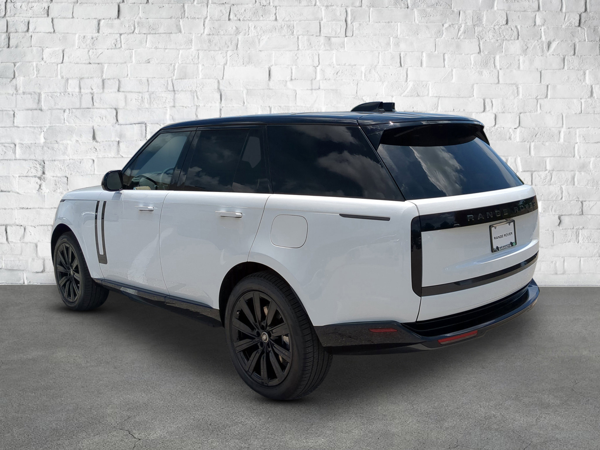 2025 Land Rover Range Rover SE photo 2