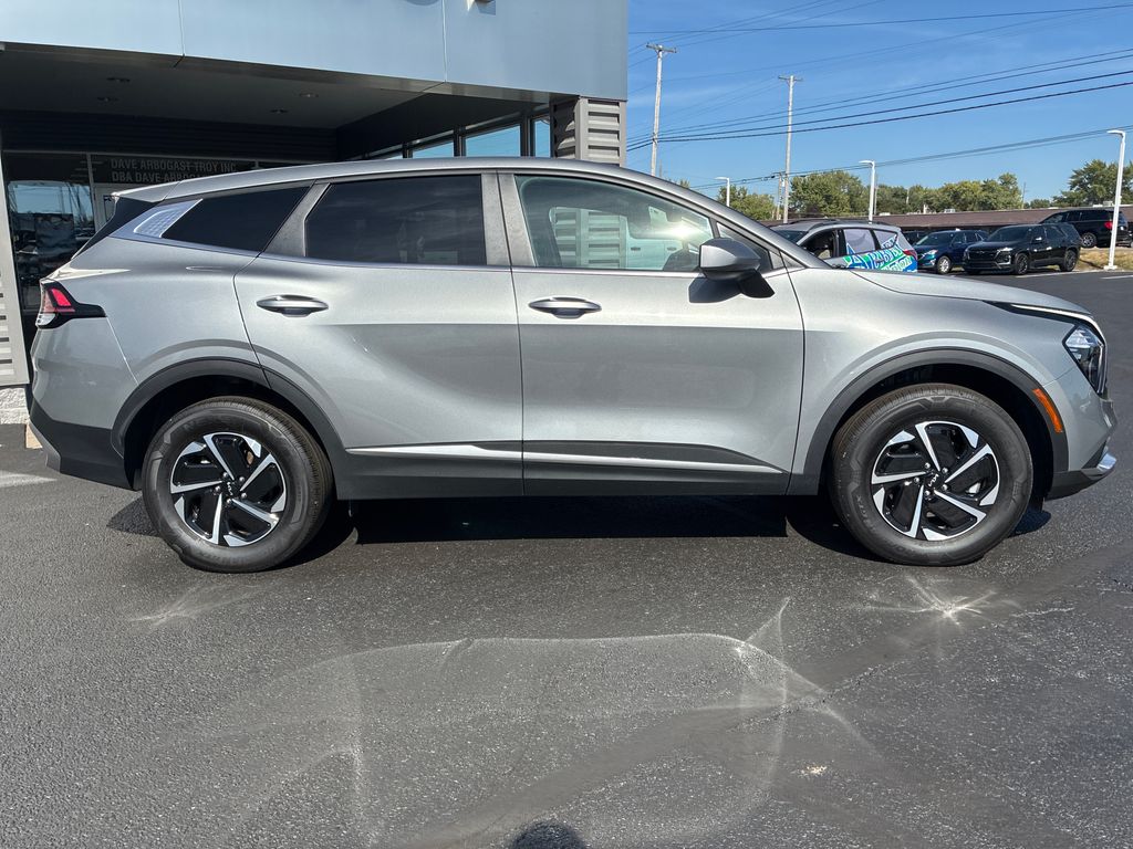 2023 Kia Sportage Hybrid LX photo 8