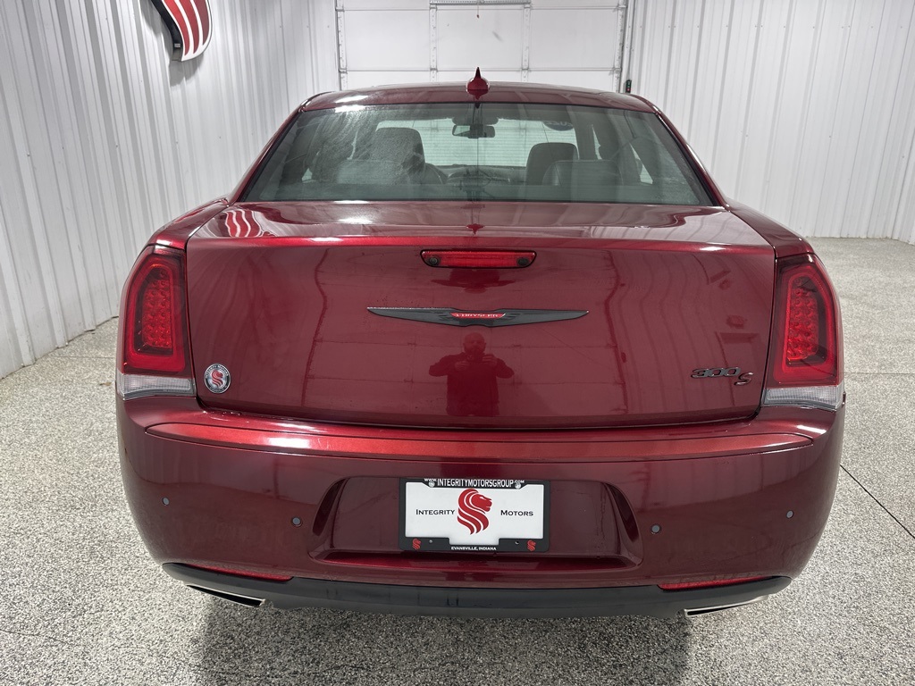 2022 Chrysler 300 S photo 9
