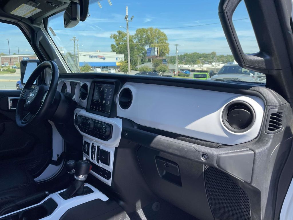 2021 Jeep Gladiator Sport photo 13