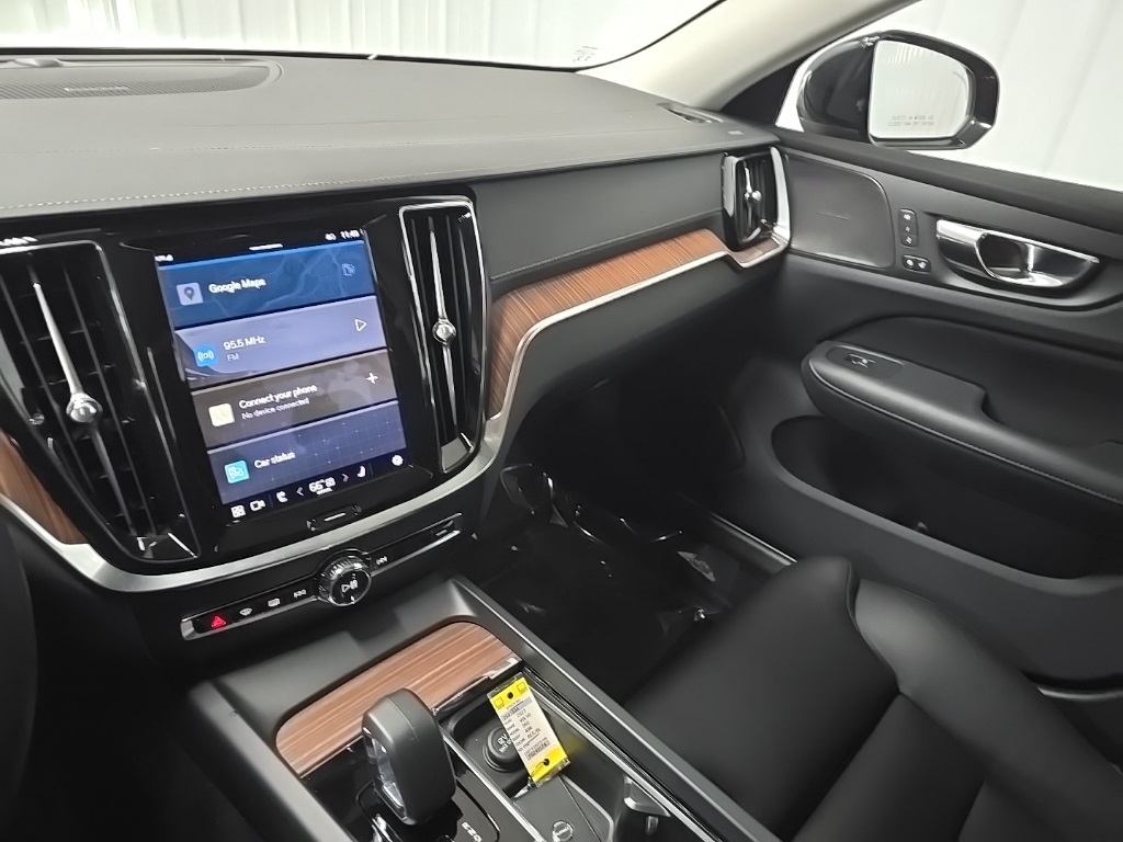 2023 Volvo S60 Ultimate photo 25