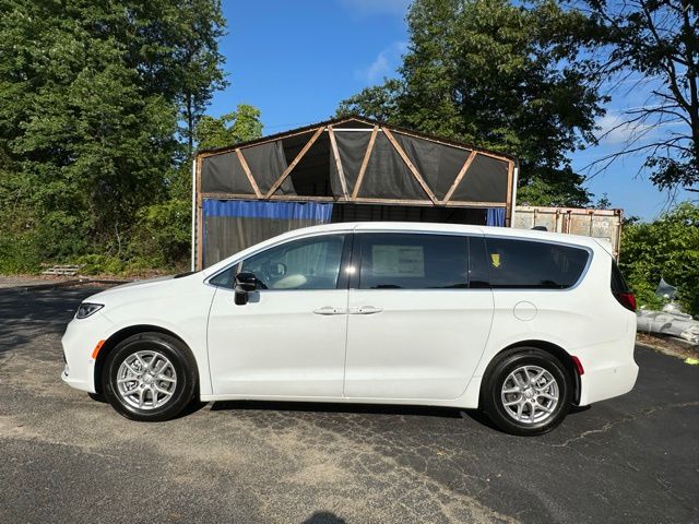 2025 Chrysler Pacifica photo 8