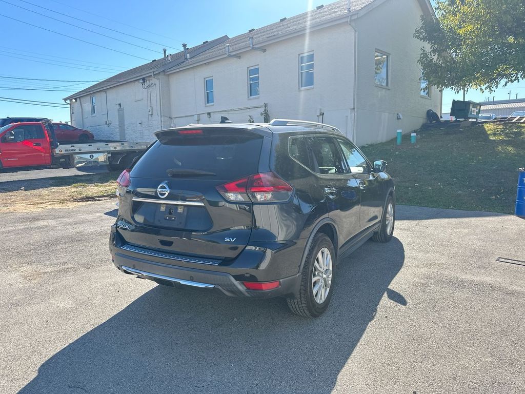 2019 Nissan Rogue SV photo 4