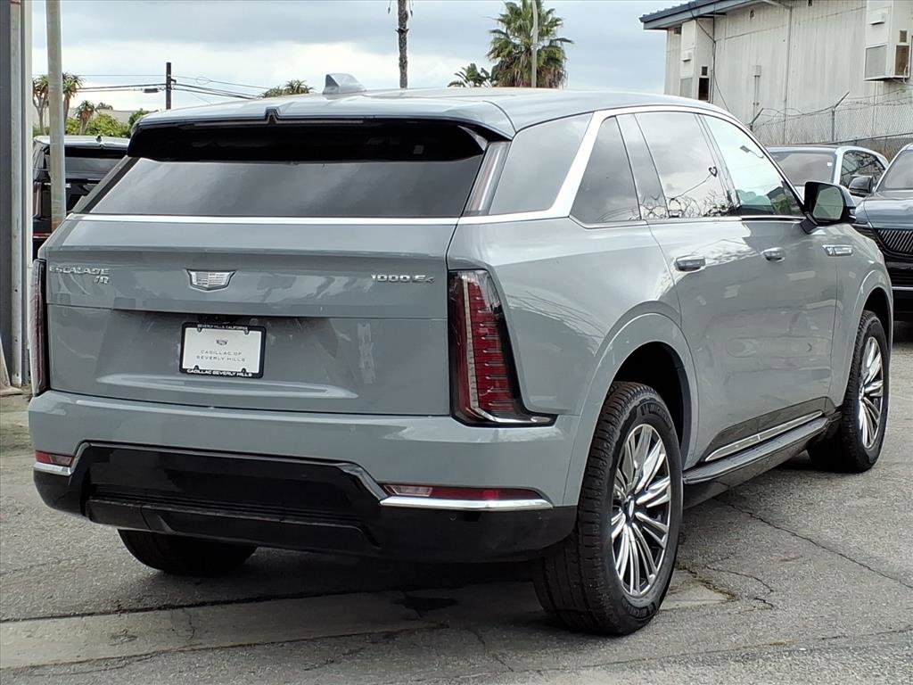 2026 Cadillac Escalade IQ Luxury photo 3