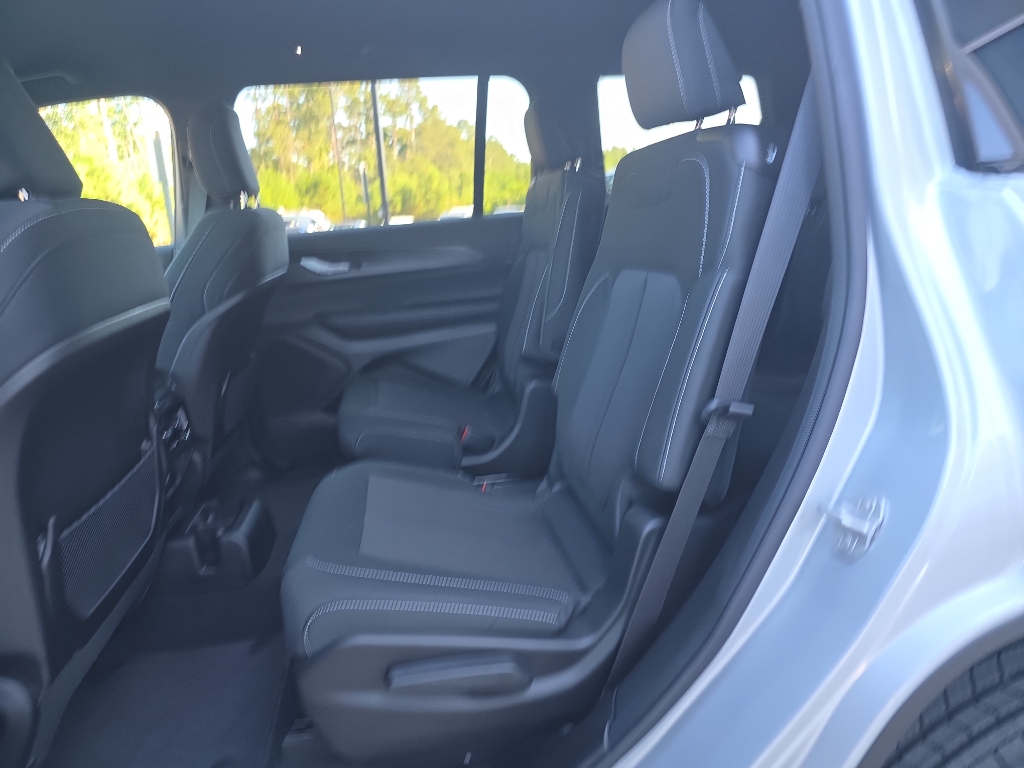2025 Jeep Grand Cherokee Laredo photo 22
