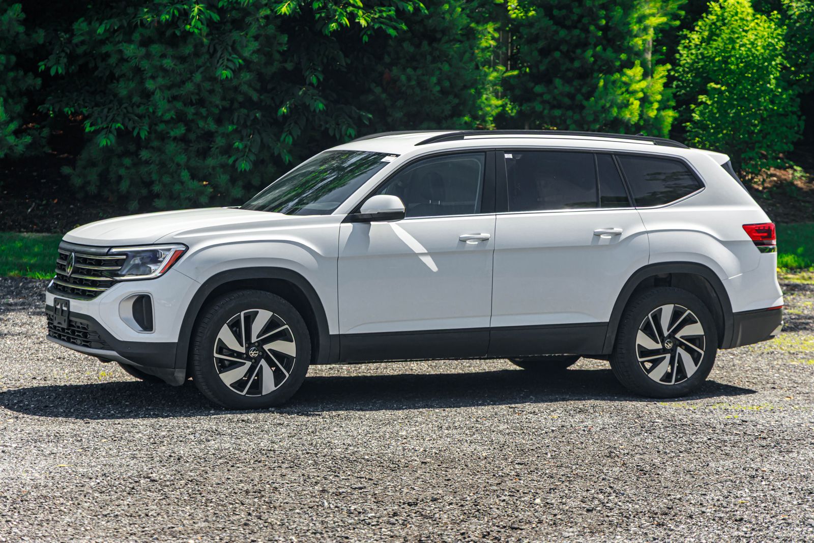 2024 Volkswagen Atlas SE Technology photo 2