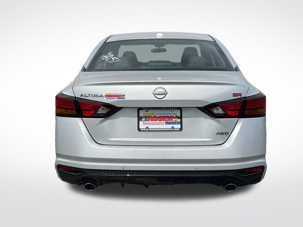 2025 Nissan Altima 2.5 SR photo 4