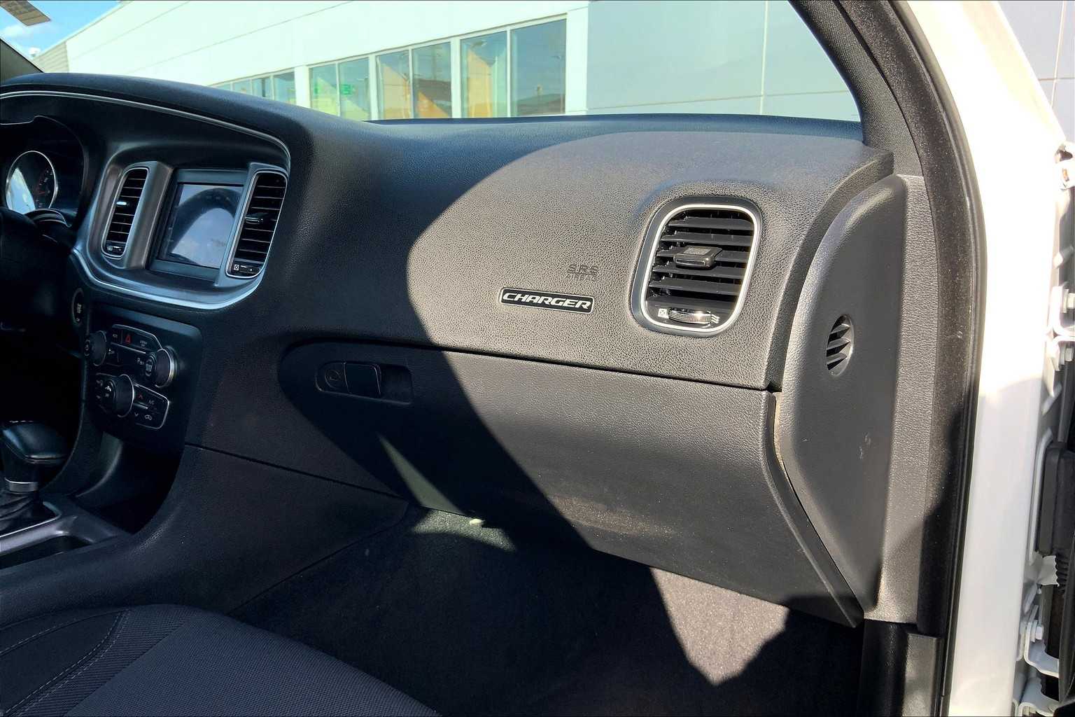 2022 Dodge Charger SXT photo 17