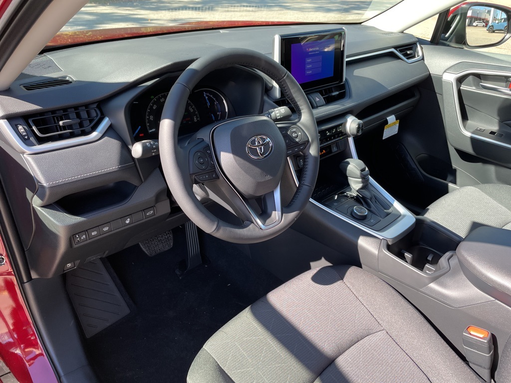 2025 Toyota RAV4 Hybrid XLE photo 5