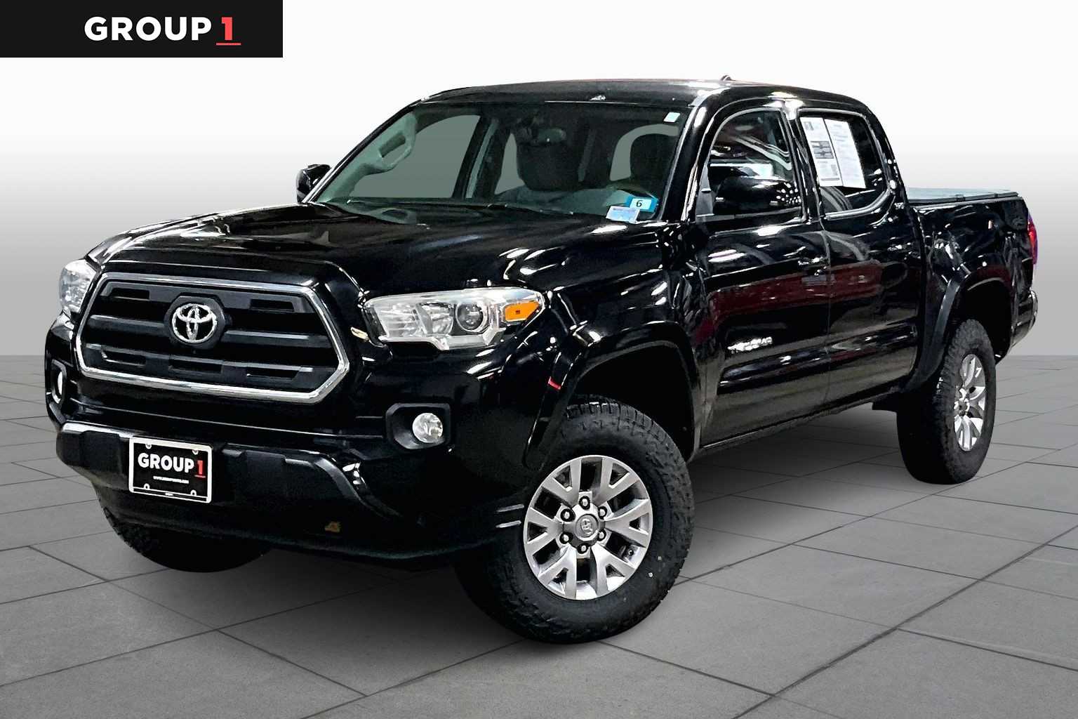 2017 Toyota Tacoma SR5's photo