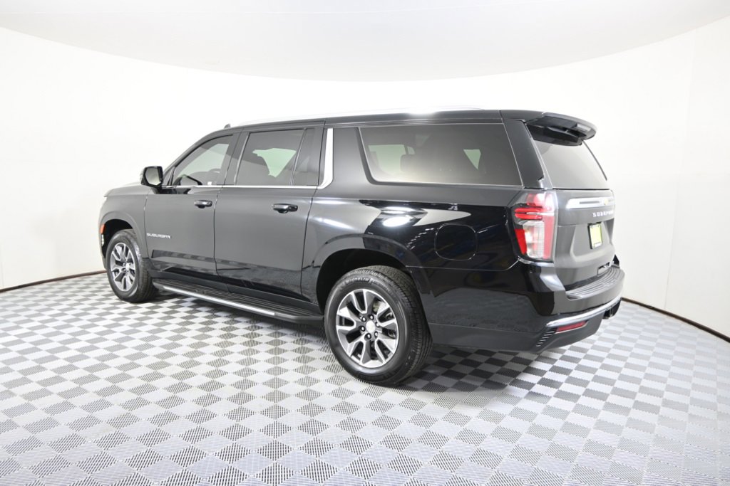 2023 Chevrolet Suburban LT photo 4